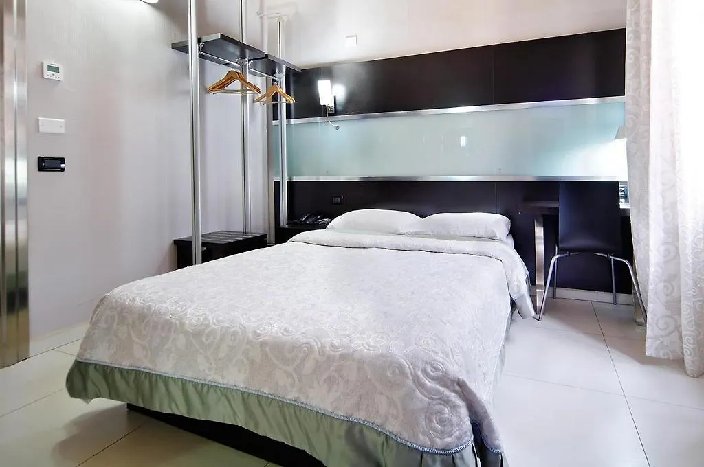 Hotel Bolzano Милан Италия