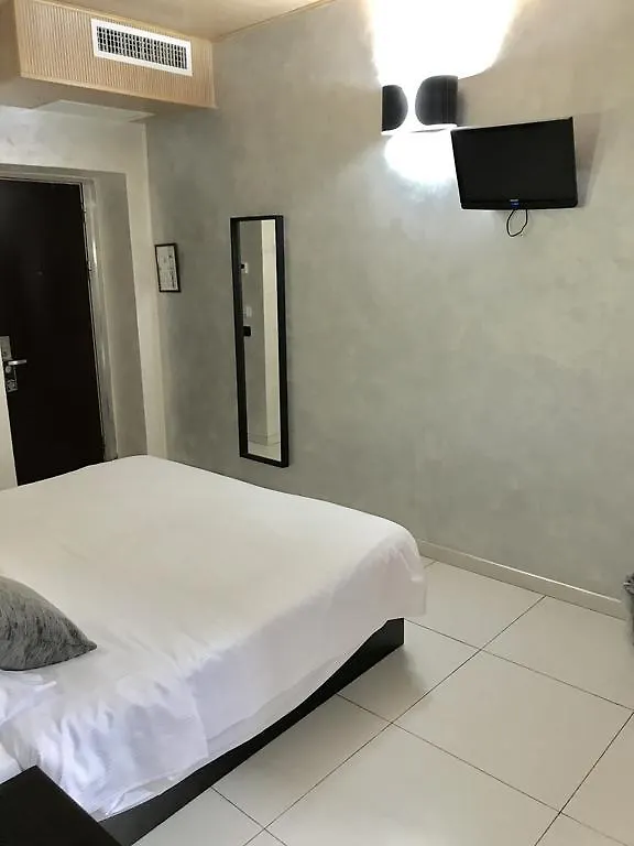 Hotel Bolzano Милан