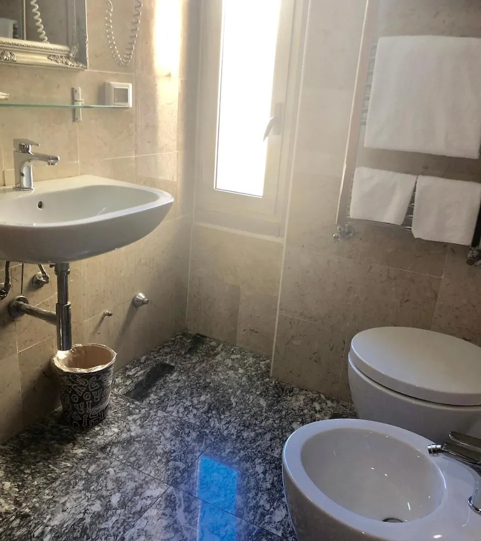 Hotel Bolzano Милан
